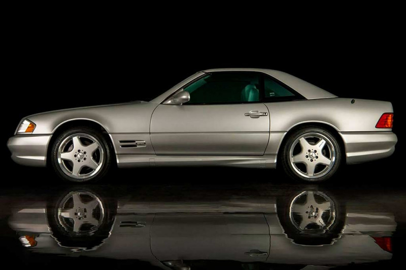 В продаже 23-летний родстер Mercedes SL 500 с пробегом менее 3 тысяч км