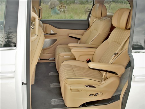 Voyah Dream: динамичный гибрид с запасом хода в 605 км и стоимостью 9 290 000 рублей. Что предложит минивэн за&nbsp;такие&nbsp;деньги?
