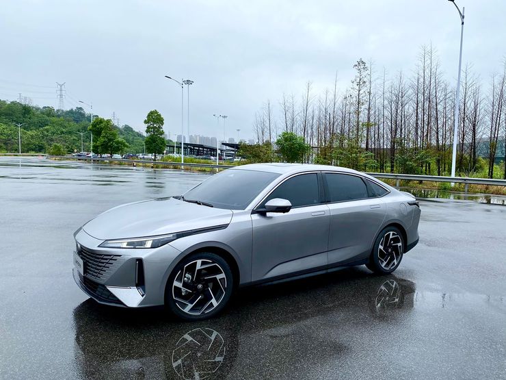 &laquo;Киллер&raquo; Toyota Camry: первый тест-драйв новейшего Changan Lamore