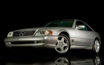 В продаже 23-летний родстер Mercedes SL 500 с пробегом менее 3 тысяч км