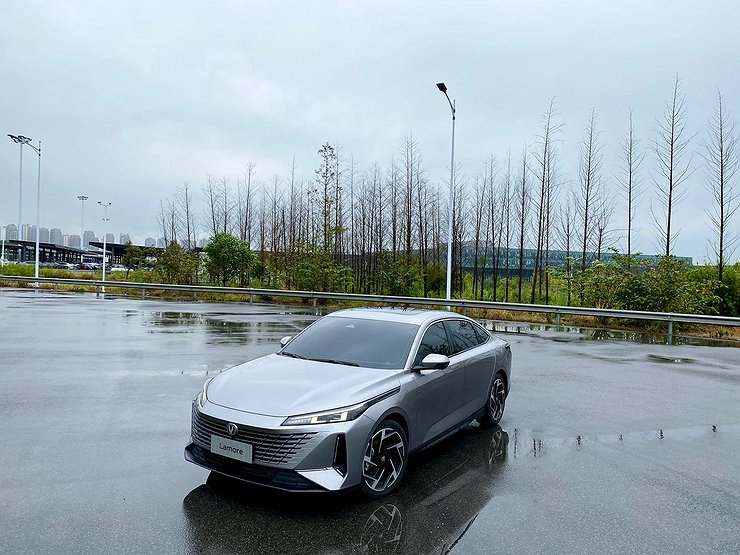 «Киллер» Toyota Camry: первый тест-драйв новейшего Changan Lamore