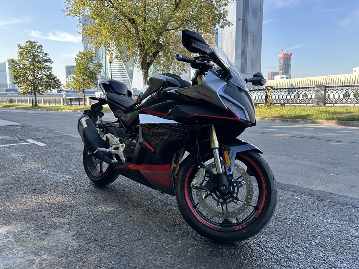 Клинок императора: тест-райд спортбайка CFMoto 450 SR