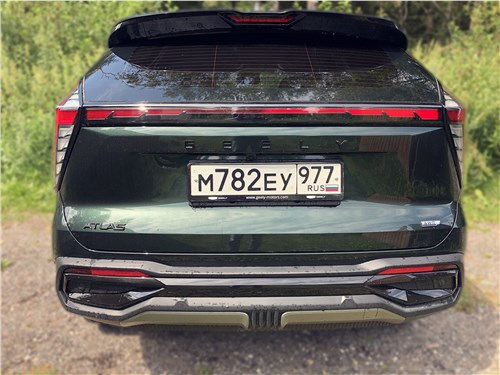 Тест-драйв Geely Atlas: 2,0-литровый мотор, "автомат" и полный привод. Чем полноприводный Atlas лучше переднеприводного?