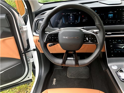 Тест-драйв BAIC X75: Китайский кроссовер на платформе Daimler &mdash; что привлекает, а что вызывает сомнения?