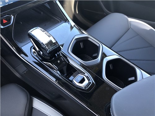 Тест-драйв Geely Atlas: 2,0-литровый мотор, "автомат" и полный привод. Чем полноприводный Atlas лучше переднеприводного?