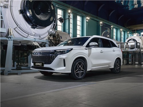 Тест-драйв Geely Atlas: 2,0-литровый мотор, "автомат" и полный привод. Чем полноприводный Atlas лучше переднеприводного?