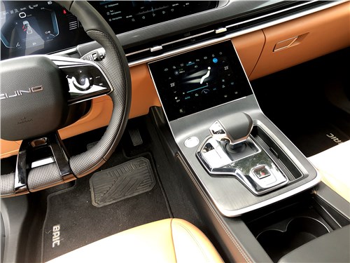 Тест-драйв BAIC X75: Китайский кроссовер на платформе Daimler &mdash; что привлекает, а что вызывает сомнения?