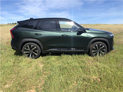 Тест-драйв Geely Atlas: 2,0-литровый мотор, "автомат" и полный привод. Чем полноприводный Atlas лучше переднеприводного?