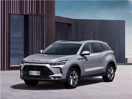 Тест-драйв Geely Atlas: 2,0-литровый мотор, "автомат" и полный привод. Чем полноприводный Atlas лучше переднеприводного?