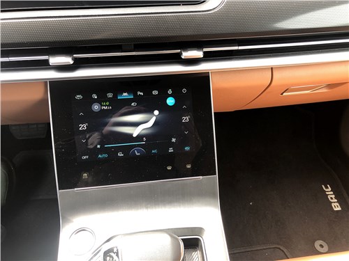 Тест-драйв BAIC X75: Китайский кроссовер на платформе Daimler &mdash; что привлекает, а что вызывает сомнения?