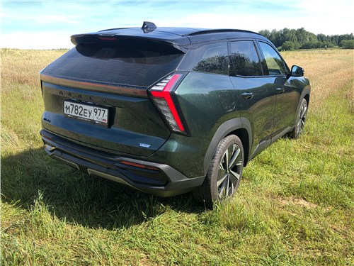 Тест-драйв Geely Atlas: 2,0-литровый мотор, "автомат" и полный привод. Чем полноприводный Atlas лучше переднеприводного?