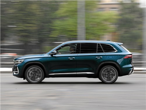 Тест-драйв Geely Monjaro: Один из самых продаваемых кроссоверов в России. Можно ли назвать Monjaro лучшим семейным автомобилем?