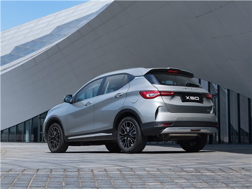 Jetour X50: Недорогой кроссовер китайского бренда со 147-сильным мотором и "автоматом". Чем интересен автомобиль стоимостью от 2 000 000 рублей.