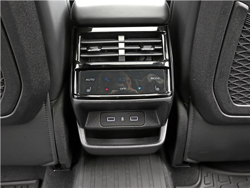 Тест-драйв Geely Monjaro: Один из самых продаваемых кроссоверов в России. Можно ли назвать Monjaro лучшим семейным автомобилем?