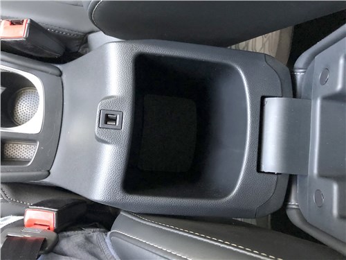 Тест-драйв MG Cars 5 (поколение I) - Китайский седан британской марки 
