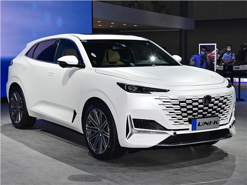 228-сильный мотор, 8-ступенчатый "автомат" и полный привод. Чем еще удивил рестайлинговый Changan CS95?