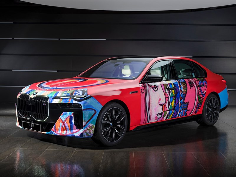 BMW превратила электрический седан i7 в арт-объект