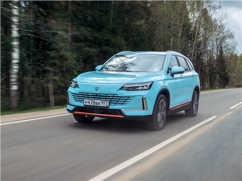 228-сильный мотор, 8-ступенчатый "автомат" и полный привод. Чем еще удивил рестайлинговый Changan CS95?