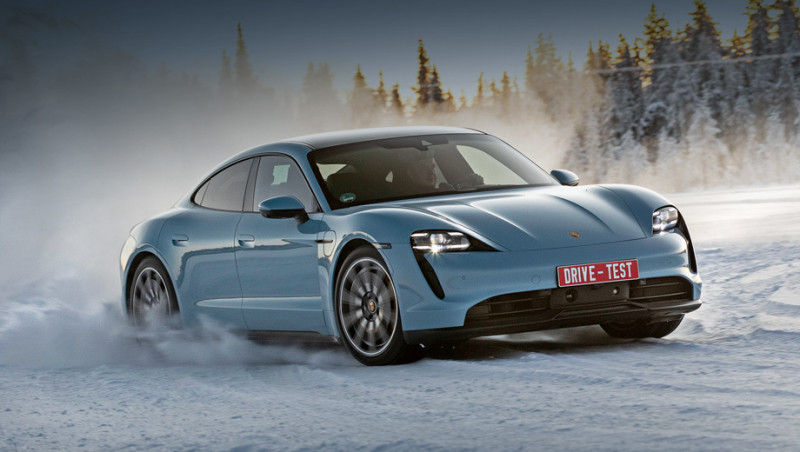 Ведём в&nbsp;заносе электрический седан Porsche Taycan&nbsp;4S