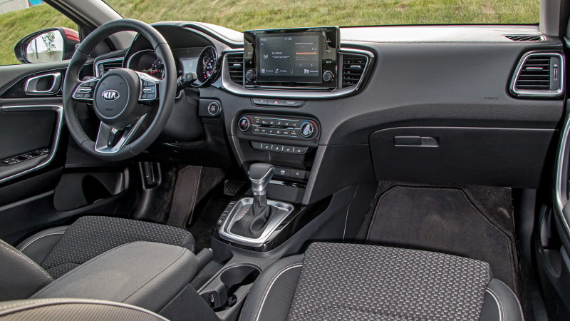 Пытаемся приподняться в&nbsp;европейском&nbsp;хэтчбеке Kia XCeed