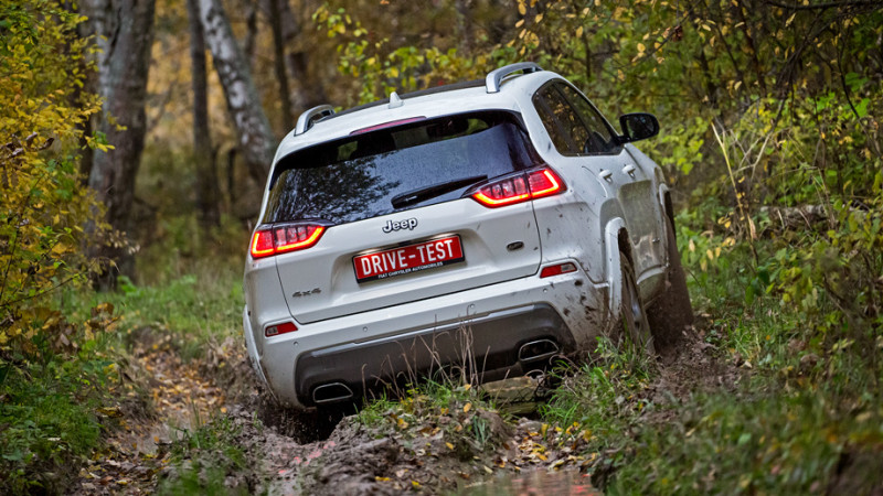 Прикрываем Jeep Compass обновлённым Cherokee