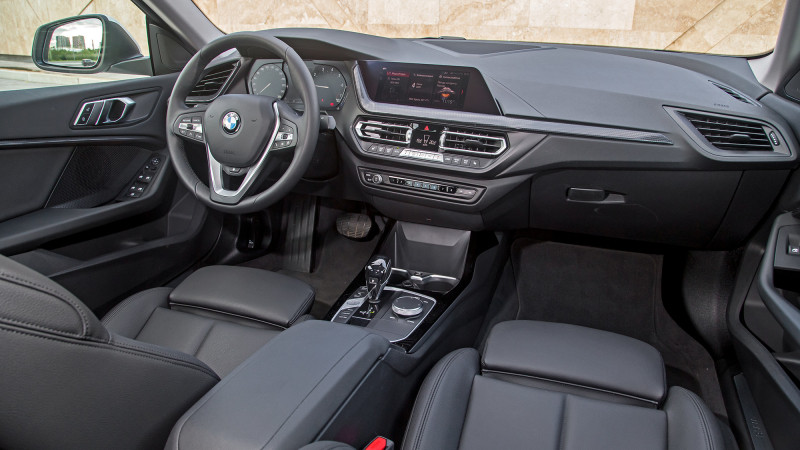 Тянем передними колёсами седан BMW 218i Gran Coupe