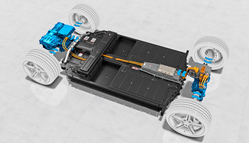 Ведём в&nbsp;заносе электрический седан Porsche Taycan&nbsp;4S