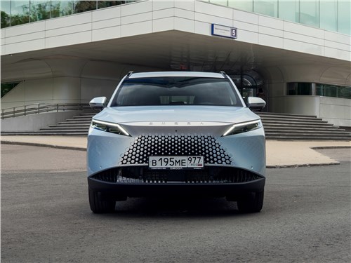 Тест-драйв Omoda C7: Среднеразмерный кроссовер с футуристичным дизайном. 150-сильный турбомотор, &ldquo;робот&rdquo; и полный привод. Чем еще интересен автомобиль?