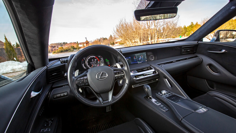 Останавливаемся в&nbsp;шаге от&nbsp;понимания купе Lexus LC 500