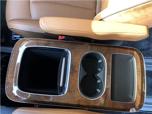 Тест-драйв Hongqi HQ9 (поколение I) - Бизнес-шаттл с премиальным акцентом