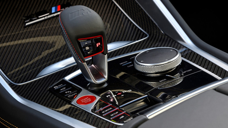 С удовольствием вибрируем в&nbsp;кроссоверах BMW X5 M и&nbsp;X6 M