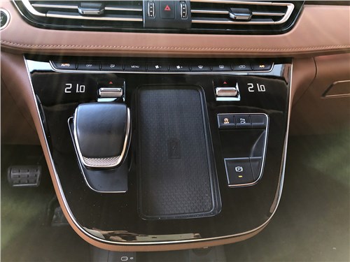 Тест-драйв Hongqi HQ9 (поколение I) - Бизнес-шаттл с премиальным акцентом