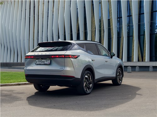 Тест-драйв Omoda C7: Среднеразмерный кроссовер с футуристичным дизайном. 150-сильный турбомотор, &ldquo;робот&rdquo; и полный привод. Чем еще интересен автомобиль?