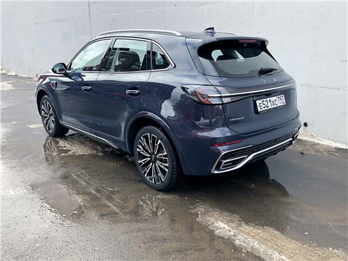 Тест-драйв Hongqi HS5: китайский кроссовер стал мощнее и комфортней после рестайлинга, но что по управляемости?