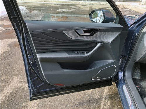 Тест-драйв Hongqi HS5: китайский кроссовер стал мощнее и комфортней после рестайлинга, но что по управляемости?