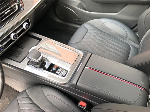 Тест-драйв Hongqi HS5: китайский кроссовер стал мощнее и комфортней после рестайлинга, но что по управляемости?