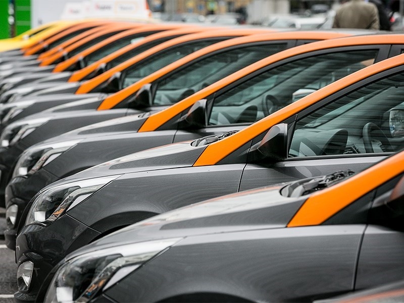 Каршеринг собираются наполнить российскими автомобилями